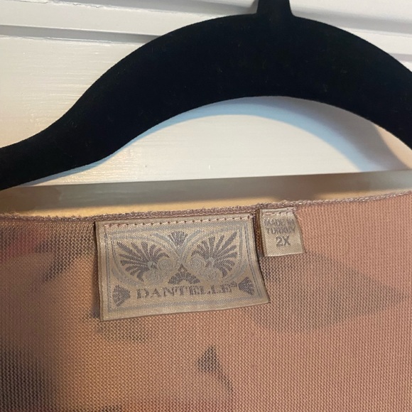 Dantelle 2X floral sweater, smoke free home - Picture 2 of 2